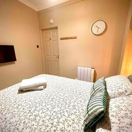 Newly Refurbished, Central Apartment With Permit Parking Bath Exterior foto