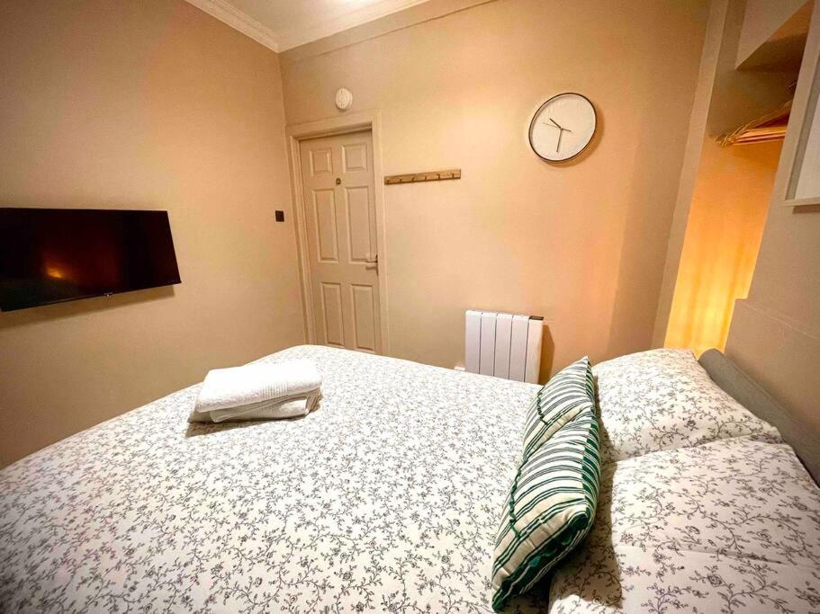 Newly Refurbished, Central Apartment With Permit Parking Bath Exterior foto