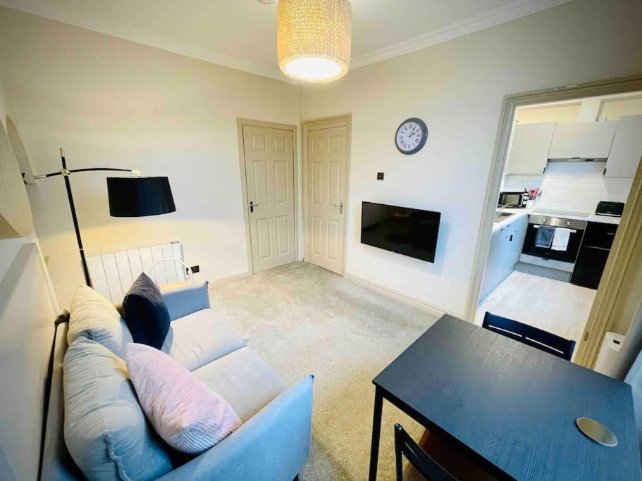 Newly Refurbished, Central Apartment With Permit Parking Bath Exterior foto