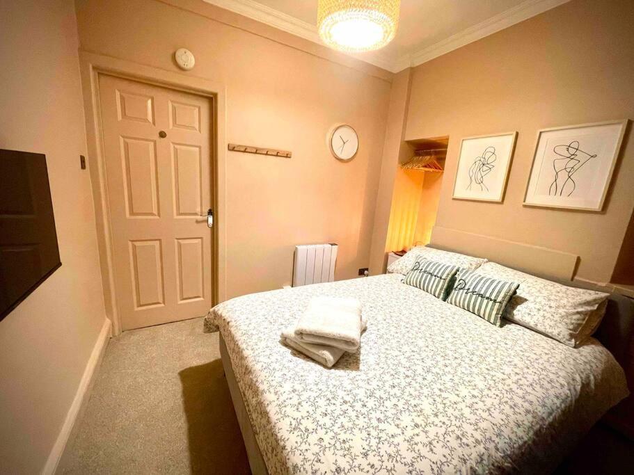 Newly Refurbished, Central Apartment With Permit Parking Bath Exterior foto