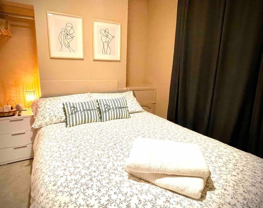 Newly Refurbished, Central Apartment With Permit Parking Bath Exterior foto